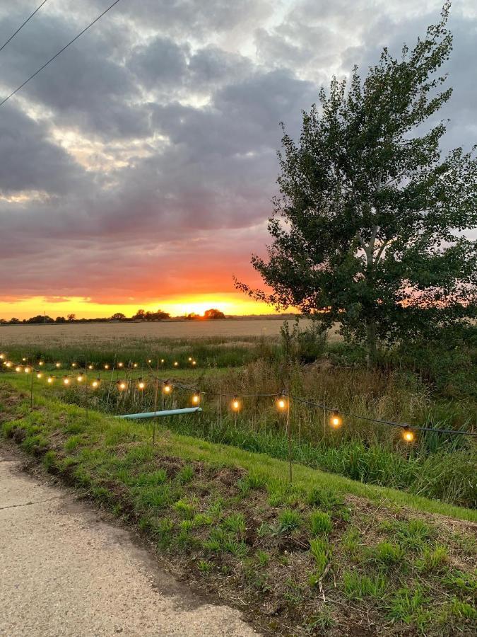Fenland Retreats At Willow Grange Farm 剑桥 外观 照片